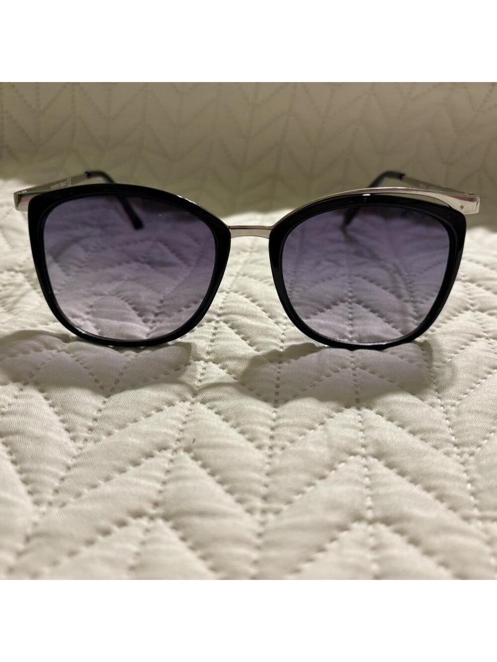 #17 Foster Grant Women's Fashion
